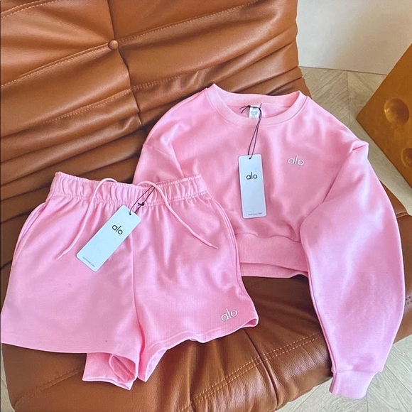 ALO Yoga Pants - ALO Yoga Pink Cropped Sweatshirt & Shorts Set
